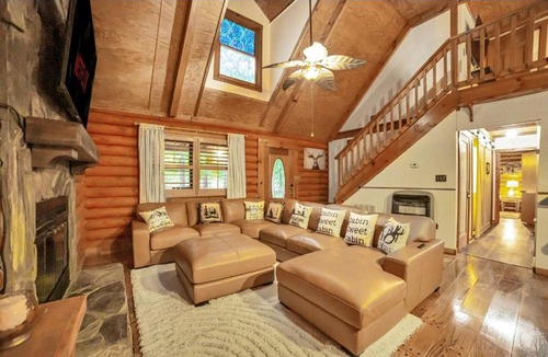 McDonough House | Peaceful Luxurious Cabin with Barrel Sauna, Hot Tub, and Fire Pit for an Amazing Relaxing Getaway in Nature in McDonough, Georgia