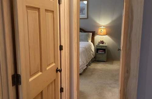 Highlands Condo | Peaceful mountain condo in gated community only 1.3 miles from Highlands