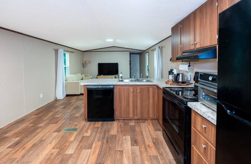 Clewiston House | Peaceful Nest. Private Nature Retreat, Large Decks & Fire Pit