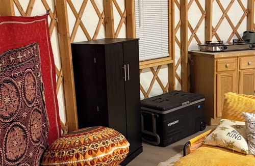 Elgin Cabin | Peaceful Off-Grid Yurt Farm Stay with Modern Comforts - Optional Farm Breakfast
