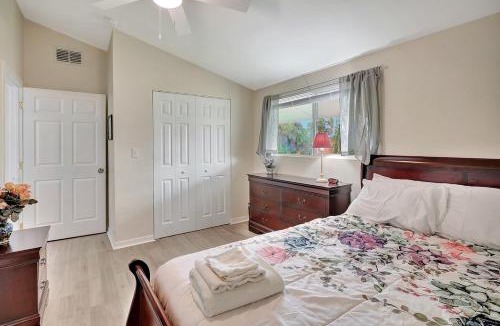 Truckland House | Peaceful Old Charm Oasis Near The Beach -Huge Yard