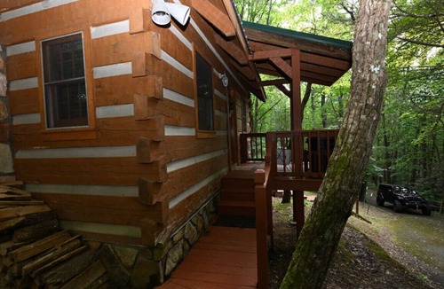 Cosby Cabin | Peaceful Pines -Simple and authentic log cabin