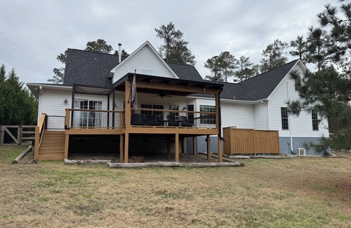 Carthage House | Peaceful & private 4 BR 2 1/2 Bath on 1 Acre in Carthage, 15 minutes from golf.