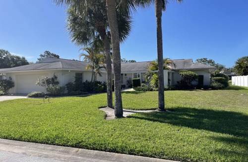 The Meadows House | Peaceful Private Get Away - 10 Minutes from Major beaches!
