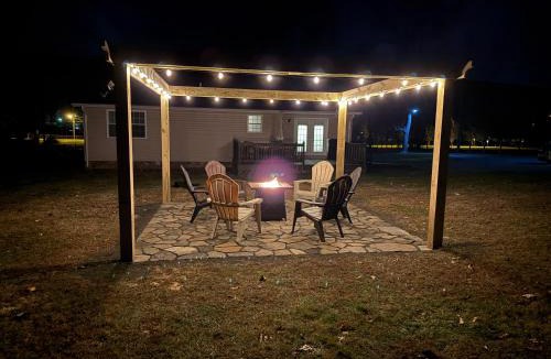 Bastian House | Peaceful, Relaxing, & Private Home Away from Home with Fire Pit