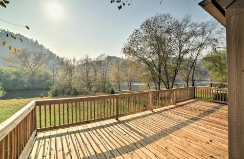 Reliance House | Peaceful Reliance Cabin w/Deck on Hiwassee River!