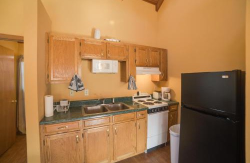 Reliance House | Peaceful Reliance Cabin w/Deck on Hiwassee River!