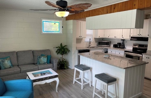 Riverview Bed & Breakfast | Peaceful Riverfront Cottage with a dock on 1.5 Acres.
