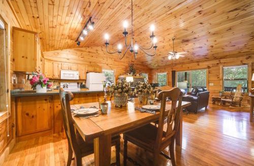 Waynesville House | Peaceful Smoky Mountain Cabin w/Deck & Fire Pit!