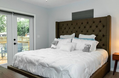 Fruitville House | Peaceful stay house 3BR 1 BA-near Aquarium