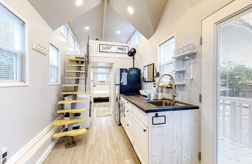 Navarre House | Peaceful & sun-soaked getaway with fire pit & W&D - near beaches trails & golf
