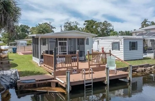 Weeki Wachee Gardens House | Peaceful Weeki Wachee Waterfront Home, Clear Kayakn