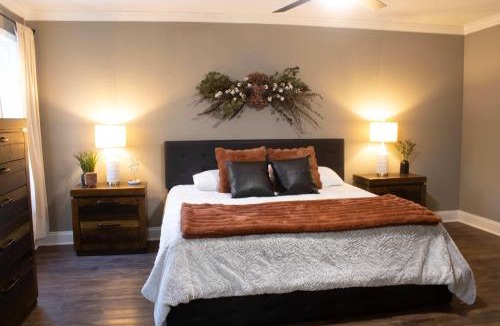 Columbus House | Peach State Hideaway The Columbus Escape
