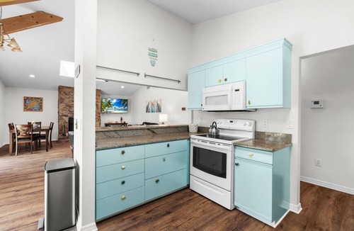 Longbeach Village House | Peacock Place LBK - Gorgeous 3-bedroom house in Longboat Key