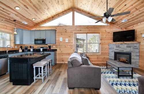 Sevierville Cabin | Peaky Woods Cabin - Hot Tub, Game Room, MTN Views