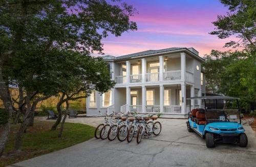 White's Gulfview House | Pearly White By Stay on 30a, Golf Cart, Private Pool, Bikes