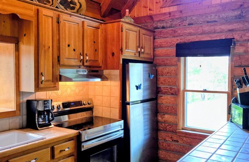 Dugspur House | Pebble Creek Log House 3BR 2 BA Sleeps 10 Linens Inc