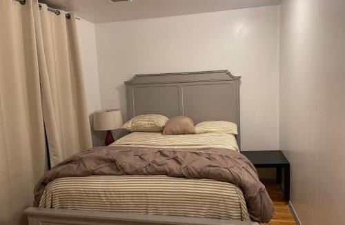 Newark Bed & Breakfast | Peculiar 153
