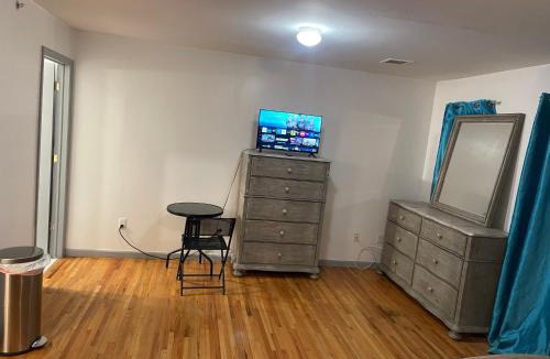 Newark Bed & Breakfast | Peculiar 153