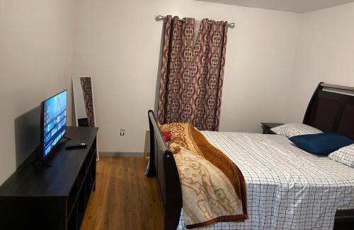 Newark Bed & Breakfast | Peculiar 153