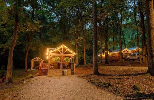 Lookout Valley Neighborhood Association House | Peggers Cabin Luxury Rustic Tiny Cabin Spa