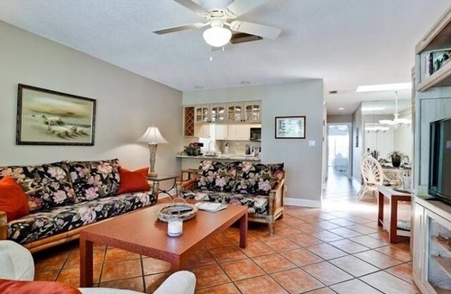 Bradenton Beach Condo | Pelican Cove 5 - Anna Maria Island - Condo 2 Bedroom/2 Bath beach side,.