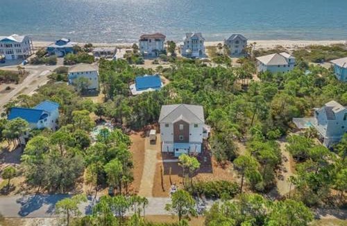 Plantation House | Pelican Point- New construction- Sleeps 11- Pool