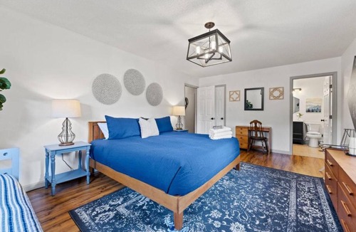 Arden House | Pennsylvania - Private Pickleball Court, Hot Tub and Fire Pit