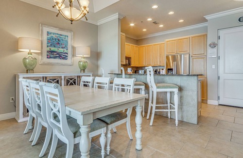 Pensacola Beach Apartment | Pensacola Beach Penthouse w/View + Pool Access!