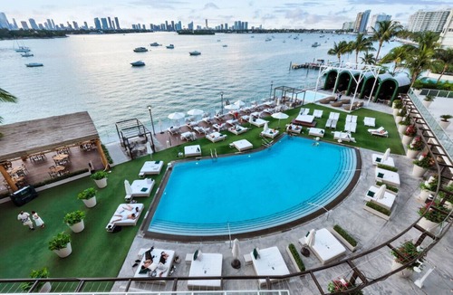 West Avenue Apartment | Penthouse 2 Bed 2 Bath Bay View with Balcony