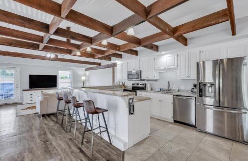 Statesboro Apartment | Penthouse Loft- Balcony Over Downtown Statesboro