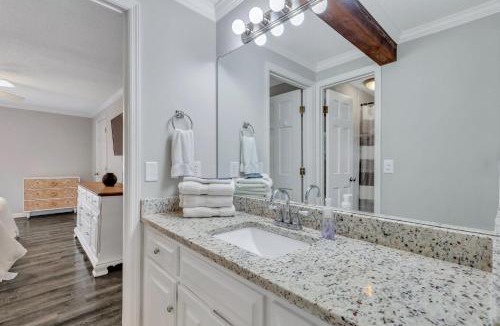 Statesboro Apartment | Penthouse Loft- Balcony Over Downtown Statesboro