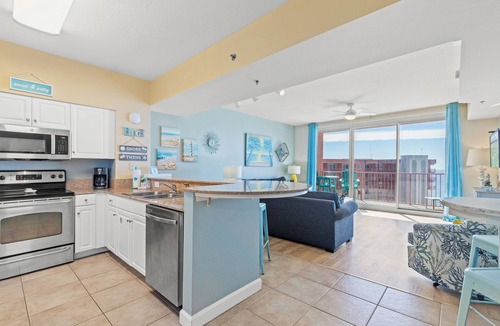 Long Beach Condo | Penthouse With Beautiful Beach Views! 1 Bedroom, 2 Bathroom Penthouse!