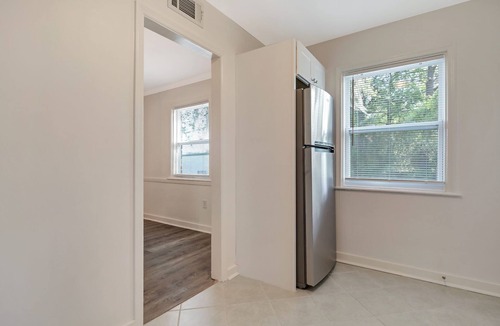 Midtown Apartment | Per friendly large -2 bedroom apartment close to all
