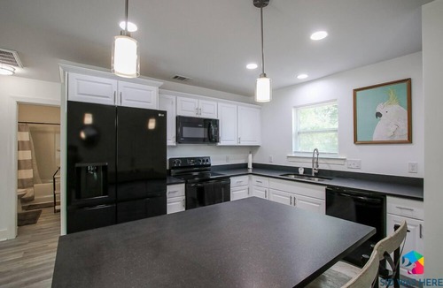 Pooler House | Perch-Cozy, Quiet Home Close to SAV, I-95 and PetFriendly