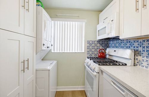 Ludlam House | Perfect 2-bedroom townhome with AC in vibrant Miami
