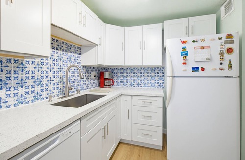 Ludlam House | Perfect 2-bedroom townhome with AC in vibrant Miami