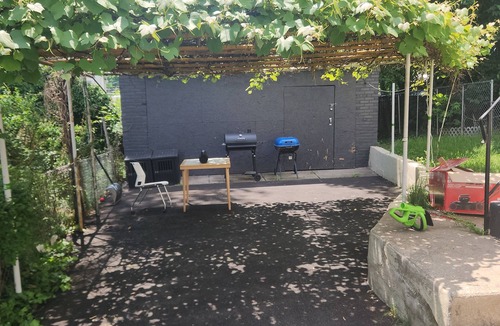 Sharon Hill House | Perfect 3-bedroom building with AC in fabulous Sharon Hill