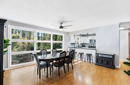 Athens House | Perfect 5BR By Campus | Game Room + 2 Kitchens