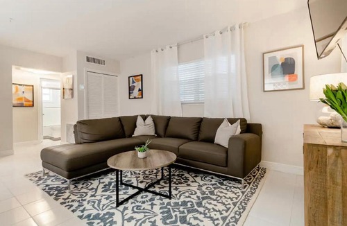Lauderdale Beach Apartment | Perfect Beach Escape - Walk to Fort Lauderdale Beach