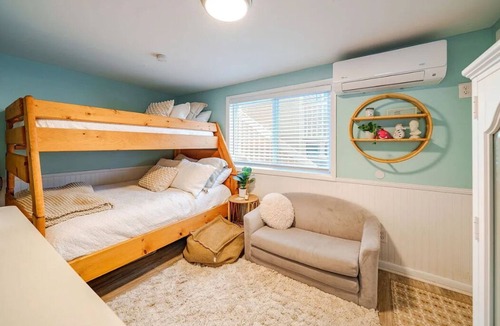 Gold Coast Condo | Perfect beach get away! 2-bedroom condo 1.5 blocks from the beach!