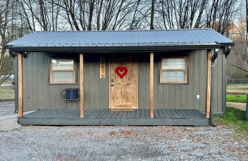Sale Creek House | Perfect cozy bungalow for a weekend away or a week fishing🐟