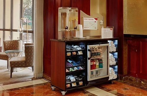 Eagan Park Apartment | Perfect Escape Near ATL: Relax by the Pool, Enjoy Gym & Dining Options