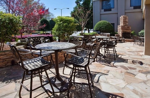 Eagan Park Apartment | Perfect Escape Near ATL: Relax by the Pool, Enjoy Gym & Dining Options
