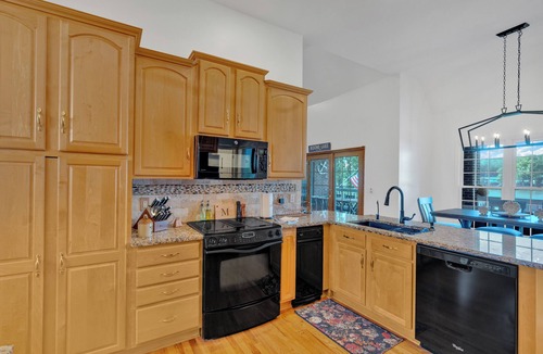 Piney Flats House | Perfect Family Getaway - 6-Bedroom Boone Lakefront Home with Game Room!