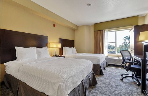 Florida Central Atlantic Coast Hotel | Perfect Family Vacation! 4 Convenient Rooms, Enjoy Our Outdoor Pool & Breakfast