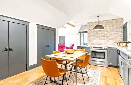 Downtown Historic District Apartment | Perfect for Couples/Groups Travelling to St. Augustine