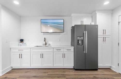 New Smyrna Beach House | 🌊Perfect for Large Groups + Families | Steps to Beach | Flip Flop Living NSB🌊
