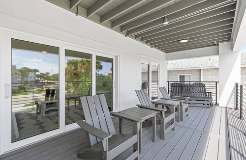 New Smyrna Beach House | 🌊Perfect for Large Groups + Families | Steps to Beach | Flip Flop Living NSB🌊