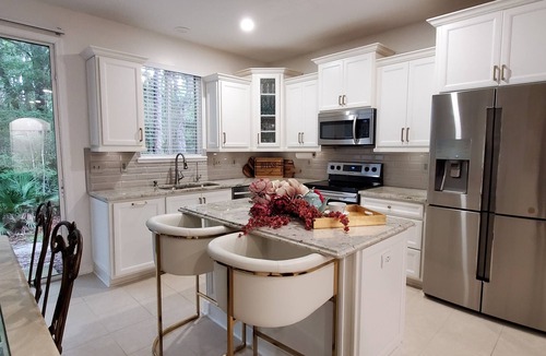 Northside House | Perfect for Monthly Stays Townhome 5 Min to Jax International Airport